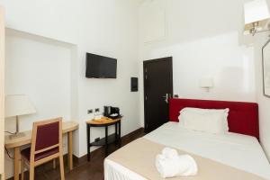 A bed or beds in a room at SuitInn19