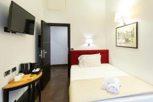 A bed or beds in a room at SuitInn19