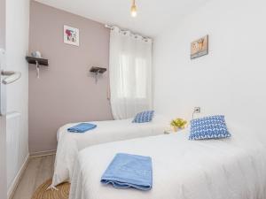 Posteľ alebo postele v izbe v ubytovaní Apartment Casa Do by Interhome