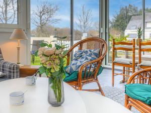 Część wypoczynkowa w obiekcie Holiday Home L'Armoricaine by Interhome