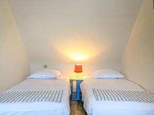 Łóżko lub łóżka w pokoju w obiekcie Holiday Home L'Armoricaine by Interhome