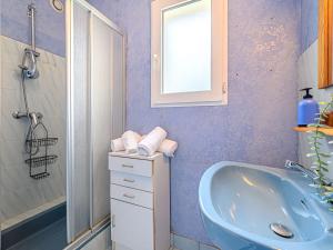 Łazienka w obiekcie Holiday Home L'Armoricaine by Interhome
