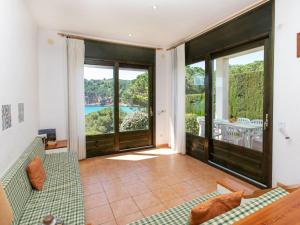 Bazén v ubytování Holiday Home Port del Rei I by Interhome nebo v jeho okolí