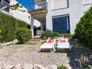 Vonkajšia záhrada v ubytovaní Holiday Home Port del Rei I by Interhome