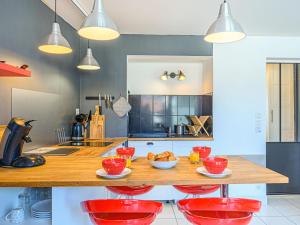 Kuchyňa alebo kuchynka v ubytovaní Apartment Kermarine by Interhome