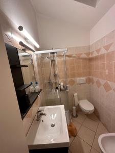 Ванна кімната в Villetta a schiera a 5 minuti dal centro a piedi