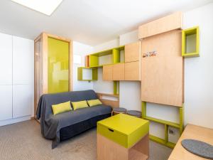 Posteľ alebo postele v izbe v ubytovaní Studio Home Club - Lavachet-9 by Interhome