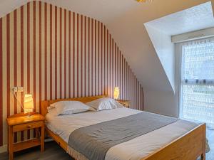 Łóżko lub łóżka w pokoju w obiekcie Holiday Home Le Ketch by Interhome