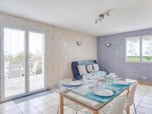 Zdjęcie z galerii obiektu Holiday Home Maison de l'Anse du Guesclin 2 by Interhome w mieście Saint-Coulomb