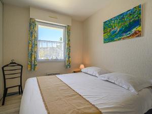Posteľ alebo postele v izbe v ubytovaní Apartment Le Galion by Interhome