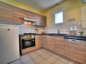 Køkken eller tekøkken på Holiday Home Le Riveau by Interhome + 20 billeder