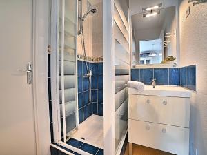 Koupelna v ubytování Apartment Le Hameau de l'Ile by Interhome