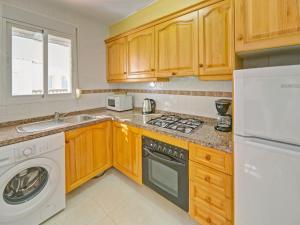 Kuchnia lub aneks kuchenny w obiekcie Holiday Home Imperial Park-8 by Interhome