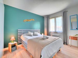 Postel nebo postele na pokoji v ubytování Holiday Home Les Lauriers Roses by Interhome
