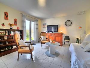 Zdjęcie z galerii obiektu Holiday Home Les Lauriers Roses by Interhome w mieście Dolus d'Oléron +21 zdjęć