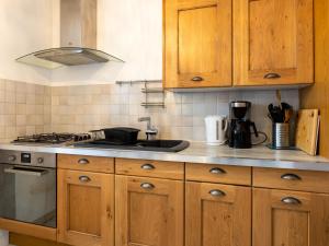 Η κουζίνα ή μικρή κουζίνα στο Holiday Home Le champin by Interhome