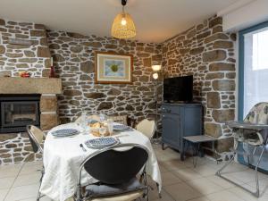 Μια τηλεόραση ή/και κέντρο ψυχαγωγίας στο Holiday Home Le champin by Interhome +10 φωτογραφίες