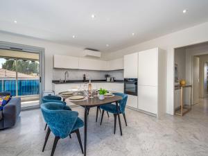 Kuchyňa alebo kuchynka v ubytovaní Apartment Le Palladio by Interhome