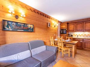 Kuchyňa alebo kuchynka v ubytovaní Apartment Ecrin des Neiges - Val Claret-2 by Interhome