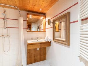 Kúpeľňa v ubytovaní Apartment Ecrin des Neiges - Val Claret-2 by Interhome