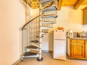 Kuchyňa alebo kuchynka v ubytovaní Holiday Home Le Trépadou by Interhome