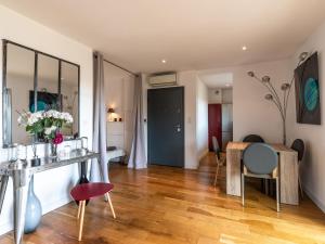 Posedenie v ubytovaní Apartment Le Neptune by Interhome