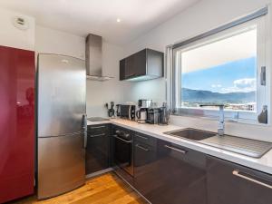 Kuchyňa alebo kuchynka v ubytovaní Apartment Le Neptune by Interhome