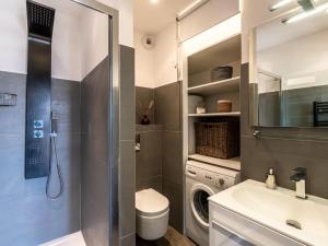 Kúpeľňa v ubytovaní Apartment Le Neptune by Interhome