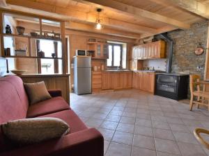 Dapur atau dapur kecil di Chalet Baita Lake View by Interhome