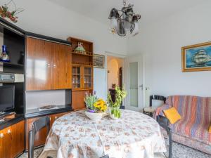 een woonkamer met een tafel met bloemen erop bij Apartment Gabri by Interhome in Pietrabruna