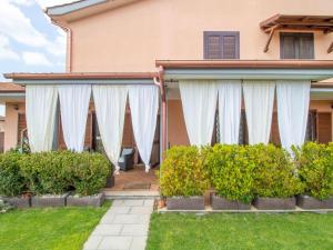 Taman di luar Holiday Home Venere by Interhome