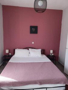 A bed or beds in a room at Angie's Home