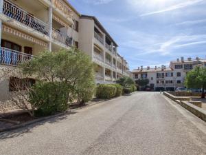 Zdjęcie z galerii obiektu Apartment Provence Parc-8 by Interhome w mieście Saint-Cyr-sur-Mer