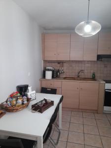 A kitchen or kitchenette at Angie's Home