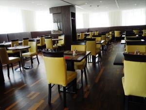 Reštaurácia alebo iné gastronomické zariadenie v ubytovaní Best Western Plus Amedia Art Salzburg
