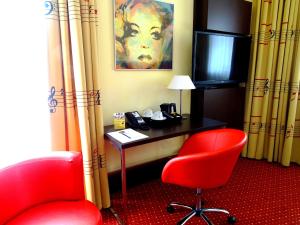 Televízia a/alebo spoločenská miestnosť v ubytovaní Best Western Plus Amedia Art Salzburg