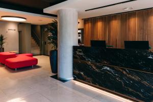 A seating area at Ibis Styles Figueres Ronda