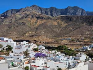 a view of a town with mountains in the background at Casa Buenavista Agaete in Agaete
