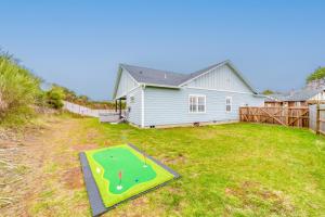a backyard with a miniature golf course in the yard at Mojo's Dojo in McKinleyville