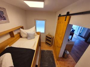 Postel nebo postele na pokoji v ubytování Kozma Apartments Peterlewand Gerlitzen Ossiachersee
