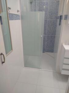 Phòng tắm tại Apartamento Pé na Areia - Caraguatatuba