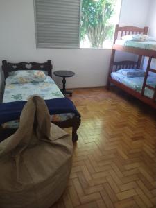 Giường trong phòng chung tại Apartamento Pé na Areia - Caraguatatuba