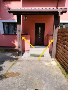 Zdjęcie z galerii obiektu Urocze studia w Łomiankach, 1- z sauną i tarasem, 2- z kominkiem, 3- ekonomiczne, 7km metro Młociny Warszawa w mieście Łomianki