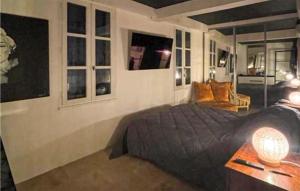 Posteľ alebo postele v izbe v ubytovaní 2 Bedroom Amazing Home In Sommieres