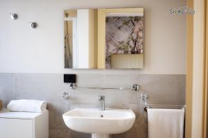 a bathroom with a sink and a mirror at GuerriniBNB Civico 5 in Manerbio