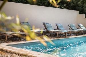 Bazén v ubytovaní Bulles d'Olive Provence - Piscine & Jacuzzi avec vue alebo v jeho blízkosti