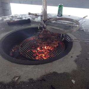 a grill that is cooking food in the street at huoneistomajoitus KONTU, LaatuLomat in Juva +10 photos