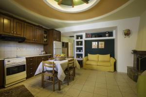 Gallery image of Lyristis Dinos Studios & Apartments in Faliraki