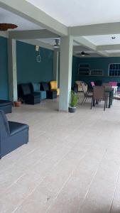 Predel za sedenje v nastanitvi Hotel Ticozuma