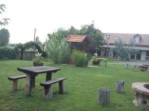 A garden outside Kiad-lak apartmanok - SZÉP kártya elfogadó